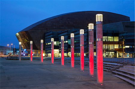 exterior modern architecture - Millennium Centre, Cardiff Bay, Cardiff, Wales, United Kingdom, Europe Foto de stock - Sin royalties Premium, Código: 6119-08062175