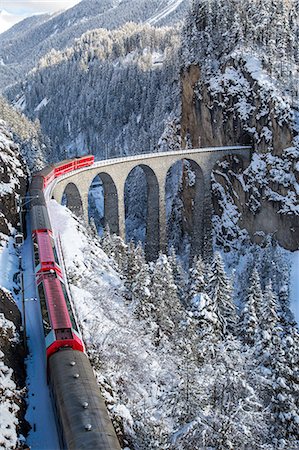 The red train of the Albula-Bernina Express Railway, UNESCO World Heritage on the famous Landwasser Viaduct, Switzerland, Europe Photographie de stock - Premium Libres de Droits, Code: 6119-08062133