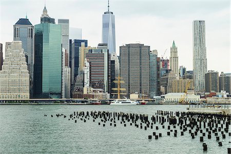 Lower Manhattan skyscrapers including One World Trade Center from across the East River, Financial District, Manhattan, New York City, United States of America, North America Photographie de stock - Premium Libres de Droits, Code: 6119-08062340