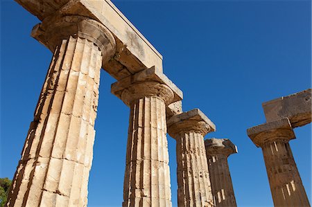 simsearch:6119-07452070,k - Temple of Hera at Selinunte, the ancient Greek city on the southern coast of Sicily, Italy, Europe Foto de stock - Sin royalties Premium, Código: 6119-08062384