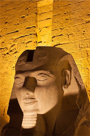 simsearch:6119-07452070,k - Statue in the ancient Egyptian Luxor Temple at night, Luxor, Thebes, UNESCO World Heritage Site, Egypt, North Africa, Africa Foto de stock - Sin royalties Premium, Código: 6119-08062300