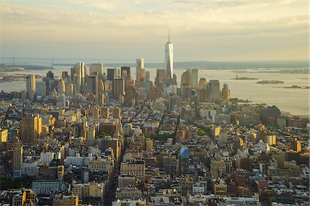 simsearch:6119-08062341,k - Skyline looking south towards Lower Manhattan at sunset, One World Trade Center in view, Manhattan, New York City, New York, United States of America, North America Photographie de stock - Premium Libres de Droits, Code: 6119-08062323