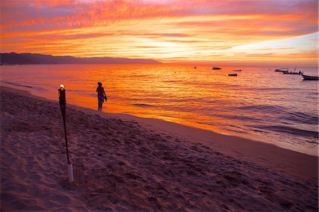 people in sunset - Torch and couple on the beach in Downtown at sunset, Puerto Vallarta, Jalisco, Mexico, North America Stock Photo - Premium Royalty-Free, Code: 6119-08062414