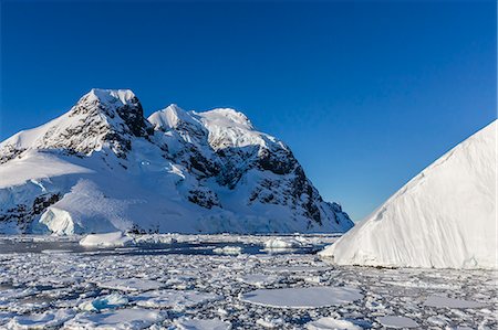 Ice floes choke the waters of the Lemaire Channel, Antarctica, Polar Regions Foto de stock - Sin royalties Premium, Código: 6119-08081085