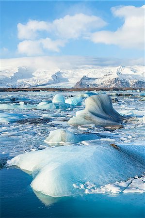 simsearch:6119-08081098,k - Mountains behind the icebergs locked in the frozen water of Jokulsarlon Iceberg Lagoon, Jokulsarlon, South East Iceland, Iceland, Polar Regions Foto de stock - Sin royalties Premium, Código: 6119-08081134