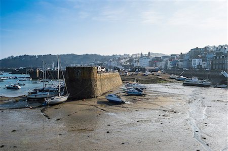 View over the sea front of Saint Peter Port, Guernsey, Channel Islands, United Kingdom, Europe Stock Photo - Premium Royalty-Free, Code: 6119-08170203