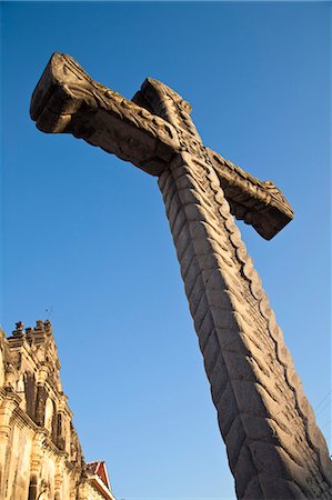 Cross outside Iglesia de la Merced, Granada, Nicaragua, Central America Stock Photo - Premium Royalty-Free, Code: 6119-08266383