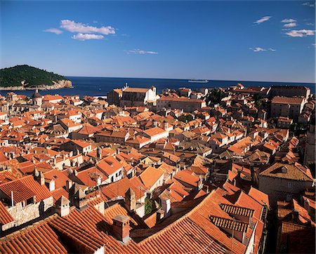 simsearch:6119-08266306,k - Elevated view of the town from the city walls, Dubrovnik, Dalmatia, Croatia, Europe Photographie de stock - Premium Libres de Droits, Code: 6119-08266309