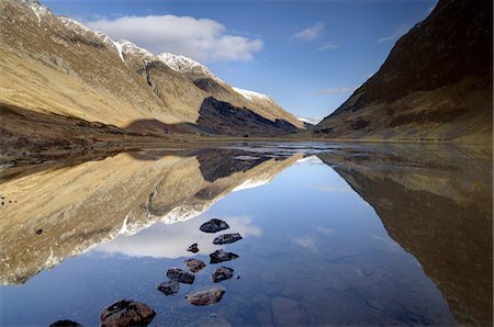 simsearch:6119-08267992,k - Winter view over Loch Achtriochtan along Glencoe with snow-capped  mountains and reflections, Glencoe, near Fort William, Highland, Scotland, United Kingdom, Europe Stockbilder - Premium RF Lizenzfrei, Bildnummer: 6119-08266457