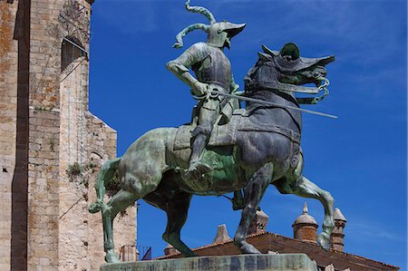 Statue of Francisco Pizarro, Plaza Mayor, Trujillo, Extremadura, Spain, Europe Photographie de stock - Premium Libres de Droits, Code: 6119-08266644