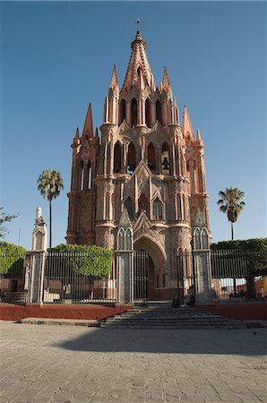 parroquia de san miguel arcangel - La Parroquia, church notable for its fantastic Neo-Gothic exterior, San Miguel de Allende (San Miguel), Guanajuato State, Mexico, North America Foto de stock - Sin royalties Premium, Código: 6119-08266850