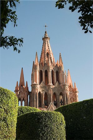 simsearch:614-08867702,k - La Parroquia, church notable for its fantastic Neo-Gothic exterior, San Miguel de Allende (San Miguel), Guanajuato State, Mexico, North America Foto de stock - Sin royalties Premium, Código: 6119-08266851