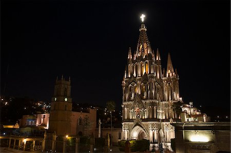 parroquia de san miguel arcangel - La Parroquia, church notable for its fantastic Neo-Gothic exterior, San Miguel de Allende (San Miguel), Guanajuato State, Mexico, North America Foto de stock - Sin royalties Premium, Código: 6119-08266852