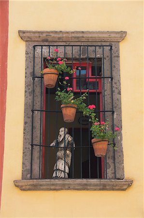 Window in San Miguel de Allende (San Miguel), Guanajuato State, Mexico, North America Stock Photo - Premium Royalty-Free, Code: 6119-08266939