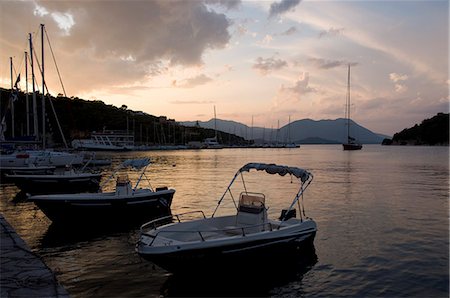 simsearch:841-03517144,k - Boats in harbour, Vathi, Meganisi, Ionian Islands, Greek Islands, Greece, Europe Foto de stock - Royalty Free Premium, Número: 6119-08267089