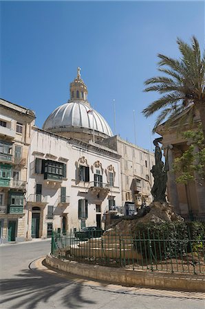 simsearch:6119-08267345,k - Dome of the Carmelite Church, Valletta, Malta, Europe Fotografie stock - Premium Royalty-Free, Codice: 6119-08267001