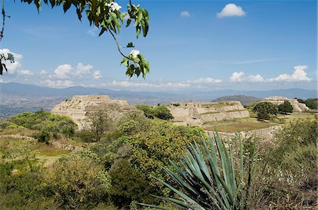 Looking west in the ancient Zapotec city of Monte Alban, near Oaxaca City, Oaxaca, Mexico, North America Fotografie stock - Premium Royalty-Free, Codice: 6119-08267246