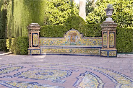 Ornamental gardens and pavings of Grotesque gallery in Reales Alcazares Gardens (Alcazar Palace Gardens), Seville, Andalusia, Spain, Europe Foto de stock - Sin royalties Premium, Código: 6119-08267287