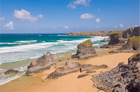 Rock stacks, beach and rugged coastline at Bedruthan Steps, North Cornwall, England, United Kingdom, Europe Foto de stock - Royalty Free Premium, Número: 6119-08267373