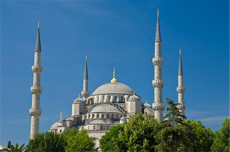 simsearch:6119-08267398,k - The Blue Mosque (Sultan Ahmet Camii) with domes and minarets, Sultanahmet, central Istanbul, Turkey, Europe Stock Photo - Premium Royalty-Free, Code: 6119-08267395