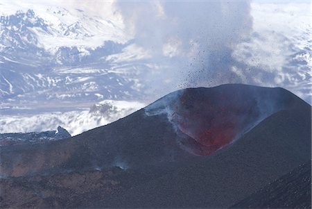 fraxinus - Lava erupting from Eyjafjallajokull volcano, Iceland, Polar Regions Foto de stock - Sin royalties Premium, Código: 6119-08267332