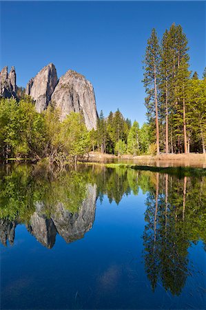 sierra nevada (california, usa) - Cathedral Rocks and Cathedral Spires, with the Merced River flowing through flooded meadows of Yosemite Valley, Yosemite National Park, UNESCO World Heritage Site, Sierra Nevada, California, United States of America, North America Stock Photo - Premium Royalty-Free, Code: 6119-08267453