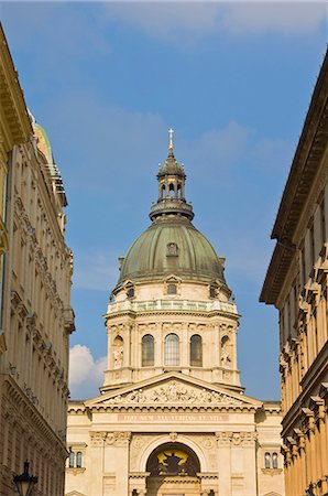 simsearch:6119-08267406,k - The neo-renaissance Dome of St. Stephen's Basilica, central Budapest, Hungary, Europe Foto de stock - Sin royalties Premium, Código: 6119-08267400