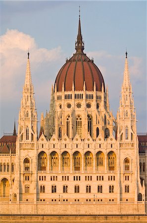 simsearch:6119-08267401,k - The neo-gothic Hungarian Parliament building, designed by Imre Steindl, UNESCO World Heritage Site, Budapest, Hungary, Europe Foto de stock - Sin royalties Premium, Código: 6119-08267408