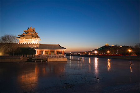 Forbidden City Palace Museum moat and Jingshan Park pavilions illuminated at night, UNESCO World Heritage Site, Beijing, China, Asia Stockbilder - Premium RF Lizenzfrei, Bildnummer: 6119-08267883