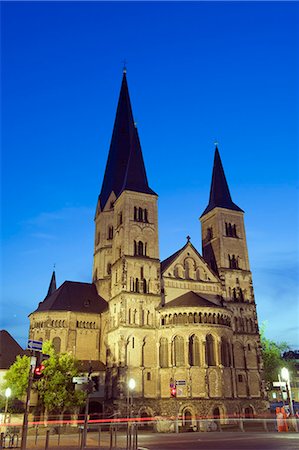 simsearch:6119-08266382,k - Bonn Cathedral, Bonn, North Rhineland Westphalia, Germany, Europe Foto de stock - Sin royalties Premium, Código: 6119-08268054