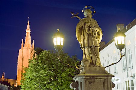 simsearch:6119-08266382,k - Old Town illuminated at night, UNESCO World Heritage Site, Bruges, Flanders, Belgium, Europe Foto de stock - Sin royalties Premium, Código: 6119-08268073