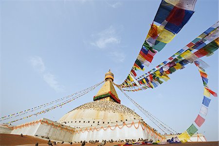 simsearch:6119-08268579,k - Pigeons and prayer flags on Boudha Stupa (Chorten Chempo), Boudhanath, Kathmandu, Nepal, Asia Foto de stock - Sin royalties Premium, Código: 6119-08268016