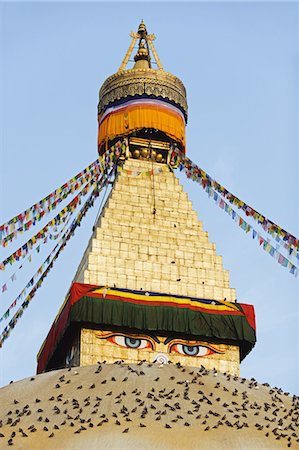simsearch:6119-08268579,k - Pigeons and prayer flags on Boudha Stupa (Chorten Chempo), Boudhanath, Kathmandu, Nepal, Asia Foto de stock - Sin royalties Premium, Código: 6119-08268018