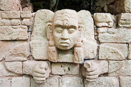 simsearch:6119-08269457,k - Sculpted head stone at Mayan archeological site, Copan Ruins, UNESCO World Heritage Site, Honduras, Central America Photographie de stock - Premium Libres de Droits, Code: 6119-08268122