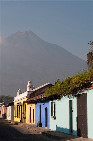 Colonial buildings and Volcan de Agua, Antigua, Guatemala Stock Photo - Premium Royalty-Free, Code: 6119-08268230
