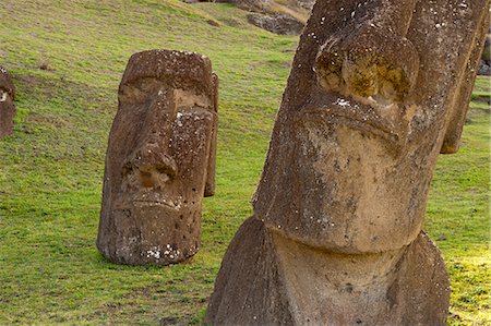 simsearch:6119-07587361,k - Rano Raraku Archaeological Complex, Rapa Nui (Easter Island), UNESCO World Heritage Site, Chile, South America Photographie de stock - Premium Libres de Droits, Code: 6119-08268309