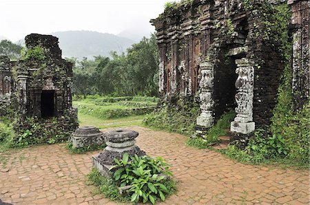 simsearch:6119-08268579,k - Ruins of the ancient Cham city of My Son, UNESCO World Heritage Site, Vietnam, Indochina, Southeast Asia, Asia Foto de stock - Sin royalties Premium, Código: 6119-08268439