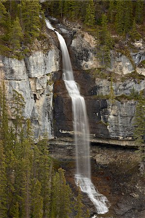 Bridal Veil Falls, Banff National Park, UNESCO World Heritage Site, Rocky Mountains, Alberta, Canada, North America Stock Photo - Premium Royalty-Free, Code: 6119-08268972