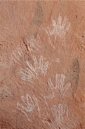 palaeontology - Hand pictographs, Honanki Heritage Site, Coconino National Forest, Arizona, United States of America, North America Foto de stock - Sin royalties Premium, Código: 6119-08269090