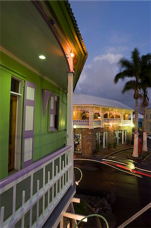 simsearch:6119-08267401,k - Colourful buildings surrounding the central Piccadilly Circus, illuminated at dusk, Basseterre, St. Kitts, Leeward Islands, West Indies, Caribbean, Central America Foto de stock - Sin royalties Premium, Código: 6119-08269269