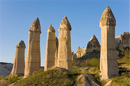 Phallic pillars known as fairy chimneys in the valley known as Love Valley near Goreme in Cappadocia, Anatolia, Turkey, Asia Minor, Eurasia Photographie de stock - Premium Libres de Droits, Code: 6119-08269359