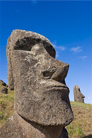 simsearch:6119-08269304,k - Giant monolithic stone Moai statues at Rano Raraku, Rapa Nui (Easter Island), UNESCO World Heritage Site, Chile, South America Photographie de stock - Premium Libres de Droits, Code: 6119-08269303