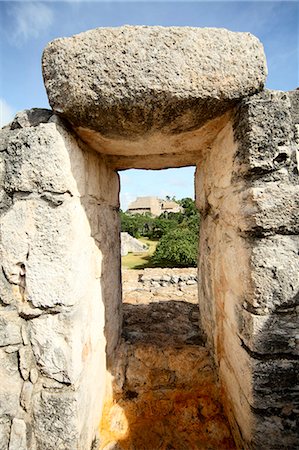 simsearch:6119-08269445,k - A temple atop the Oval Palace, Ek Balam, Yucatan, Mexico, North America Photographie de stock - Premium Libres de Droits, Code: 6119-08269444