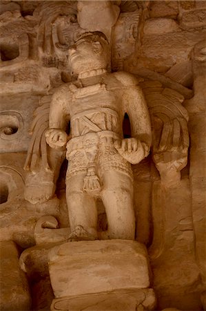 simsearch:6119-08269447,k - Ornate carvings on the exterior of the Tomb of Ukit Kan Le'k Tok, El Balam, Mexico, North America Photographie de stock - Premium Libres de Droits, Code: 6119-08269451