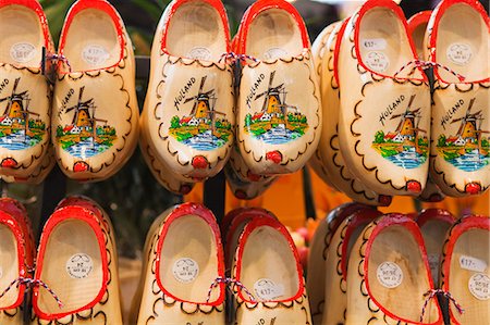 Wooden Dutch clogs for sale in a market, Amsterdam, Netherlands, Europe Photographie de stock - Premium Libres de Droits, Code: 6119-08269492