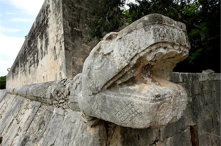 simsearch:6119-08269424,k - Massive stone carving of snake head, Chichen Itza, UNESCO World Heritage Site, Yucatan, Mexico, North America Foto de stock - Sin royalties Premium, Código: 6119-08269428