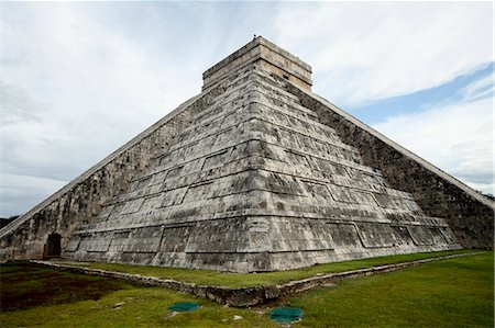 simsearch:6119-08269429,k - Kukulkan Pyramid, Mesoamerican step pyramid nicknamed El Castillo, Chichen Itza, UNESCO World Heritage Site, Yucatan, Mexico, North America Stock Photo - Premium Royalty-Free, Code: 6119-08269429