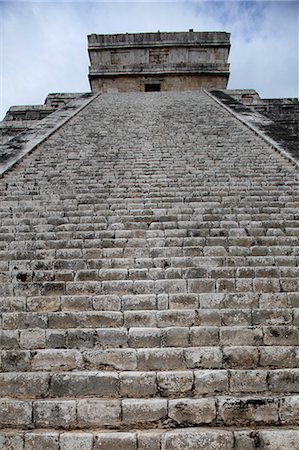 simsearch:6119-08269431,k - Kukulkan Pyramid, Mesoamerican step pyramid nicknamed El Castillo, Chichen Itza, UNESCO World Heritage Site, Yucatan, Mexico, North America Photographie de stock - Premium Libres de Droits, Code: 6119-08269431