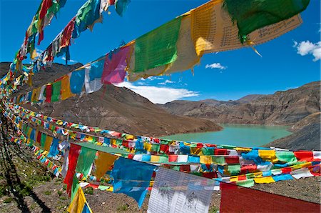 simsearch:841-03870936,k - Prayer flags above an artifical lake near the Karo-La Pass, Tibet, China, Asia Photographie de stock - Premium Libres de Droits, Code: 6119-08269708