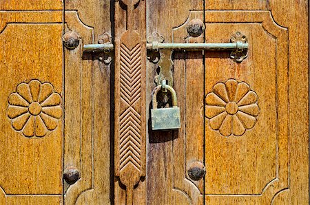 sharjah - Detail of door and padlock, Bait Obaid al-Shamsi, a traditional house, Arts Area, Sharjah, United Arab Emirates, Middle East Photographie de stock - Premium Libres de Droits, Code: 6119-08269842